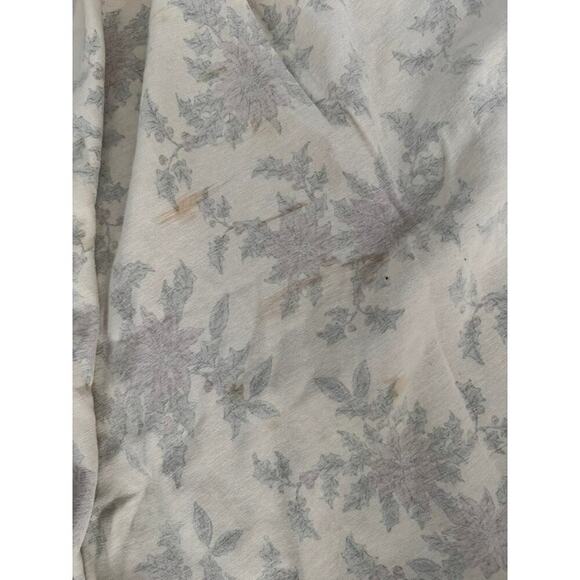 Vintage Christmas Tablecloth w/ Poinsettia & Holly Design 🌲 - Picture 4 of 6